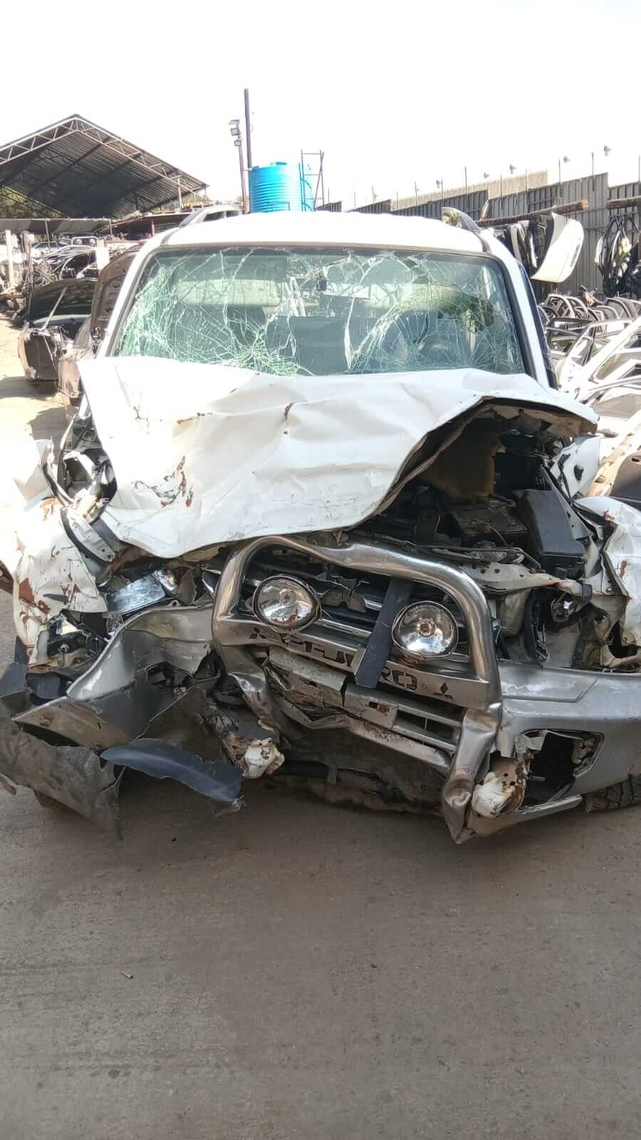 Featured image for “Mitsubishi Pajero 3200 DID 3DR 2001 Manual White Diesel Stripping for spares”