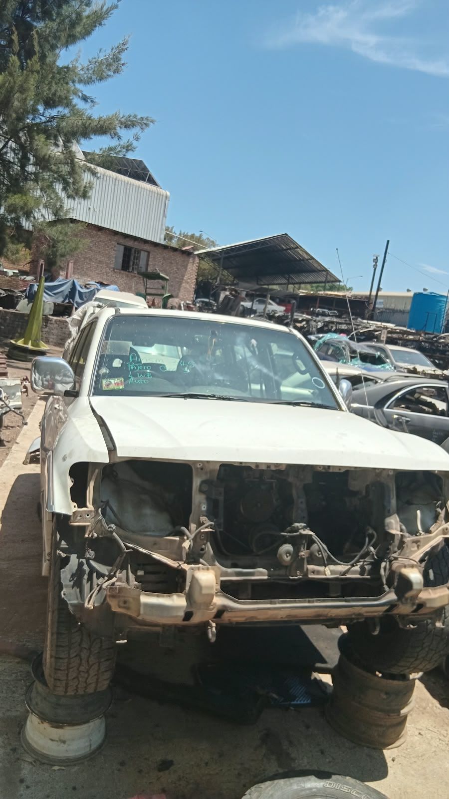 STRIPPING A MITSUBISHI PAJERO FOR SPARES